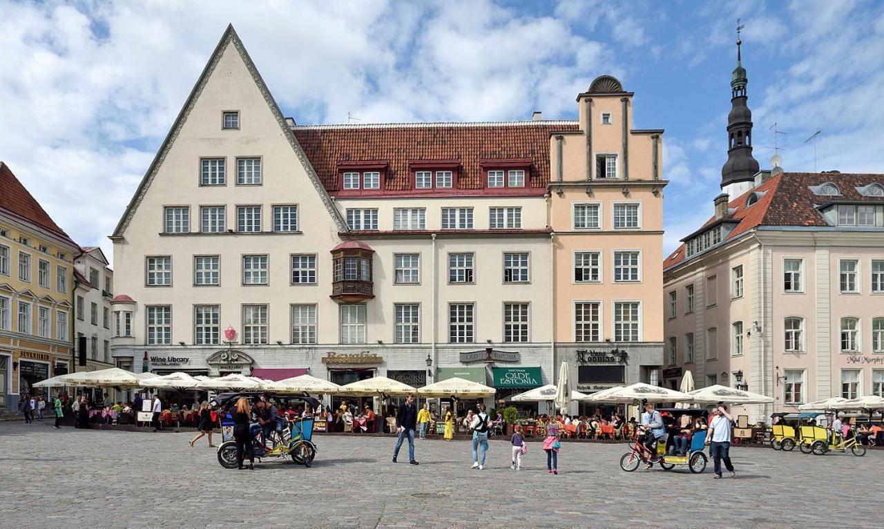 Tallinn City Apartments Old Town Square Exteriör bild